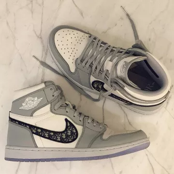Dior en colab con nike en un jordan 1 en la cuenta de Instagram de @nclgallery