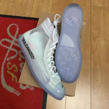 Converse Chuck Taylor All-Star Vulcanized Hi Off-White en la cuenta de Instagram de @grails.sf