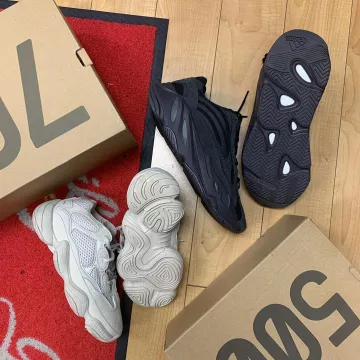 Adidas Yeezy 500 Salt en la cuenta de Instagram de @grails.sf