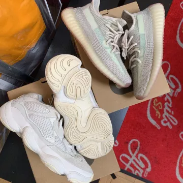 Adidas Yeezy 500 Bone White en la cuenta de Instagram de @grails.sf
