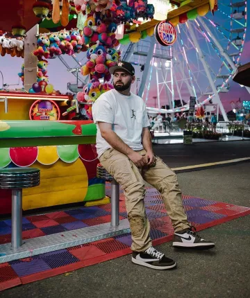 Les Sneakers Jordan 1 Retro High Travis Scott de Qias Omar sur le compte Instagram de @qiasomar