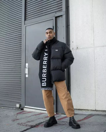 Scarf in wool with logo (Black/white) | Burberry account on the Instagram of @darion_famous
