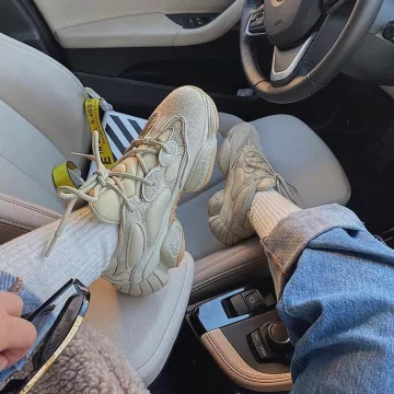 Adidas Yeezy 500 Stone sur le compte Instagram de @yeezyworldwide_