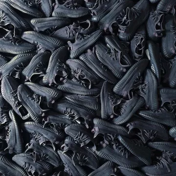 Adidas Yeezy Boost 350 V2 Static Black (Reflective) sur le compte Instagram de @coproom
