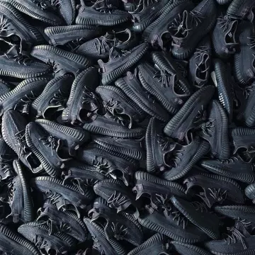 Adidas Yeezy Boost 350 V2 Static Black (Reflective) sur le compte Instagram de @coproom