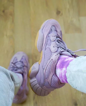 Adidas Yeezy 500 Soft Vision sur le compte Instagram de @yeezyworldwide_