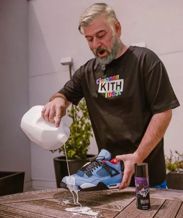Sneakers Jordan 4 Retro Travis Scott Cactus Jack Qias Omar's account on the Instagram of @qiasomar