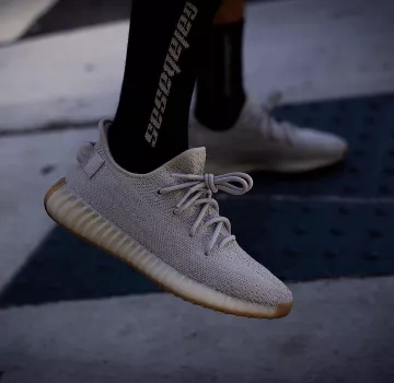 Adidas Yeezy Boost 350 V2 Sesame sur le compte Instagram de @yeezyworldwide_