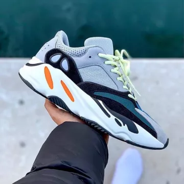 on the account Instagram of @limited_resell