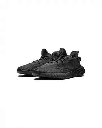Adidas Yeezy Boost 350 V2 Black (Non-Reflective) sur le compte Instagram de @coproom