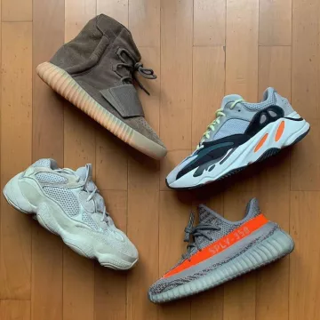 Yeezy 700 "Wave Runner" de @yeezyboost.v2 en la cuenta de Instagram de @yeezyboost.v2 