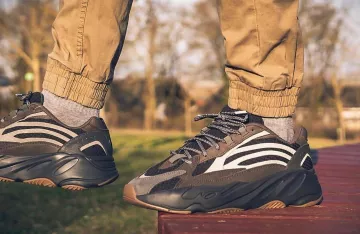 Adidas Yeezy Boost 700 V2 Geode sur le compte Instagram de @yeezyworldwide_