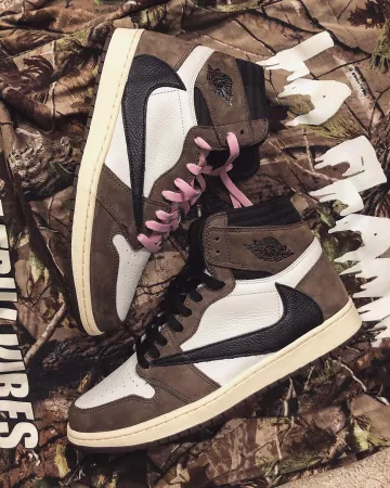 The pair of Nike Air Jordan 1 Retro High Travis Scott Bull 1 TRC on his account Instagram @bull1trc