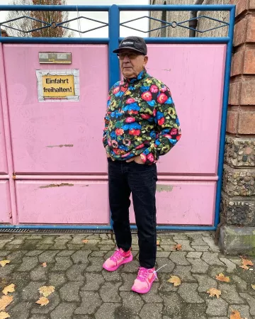 The pair of Nike Zoom Fly-Off-White Pink on the account Instagram of @byjaadiee