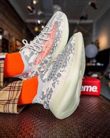 Zapatillas Adidas Yeezy Alien 380 usadas por Simpson Foamer en su cuenta de Instagram @mrfoamersimpson