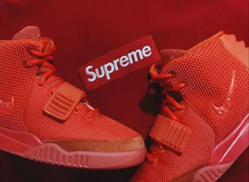 Air Yeezy 2 Red October sur le compte Instagram de @more.hype