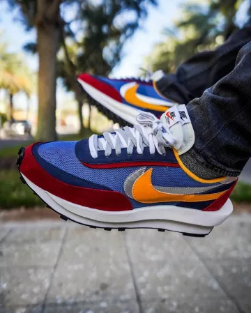 Zapatillas Nike LD Waffle Sacai Blue Multi usadas por Foamer Simpson en su cuenta de Instagram @mrfoamersimpson