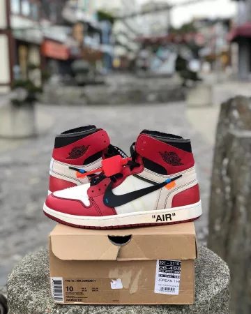 Jordan 1 Retro High Off-White Chicago sur le compte Instagram de @more.hype