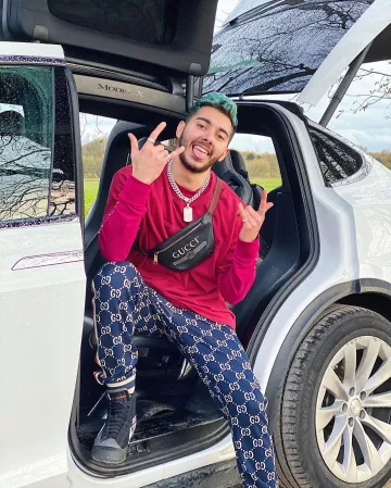 Jogging pants pattern Supreme GG worn by So style account on the Instagram of @sostyle_off