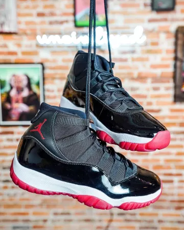 Las zapatillas Nike Air Jordan 11 Retro Bred de Foamer Simpson en su cuenta de Instagram @mrfoamersimpson