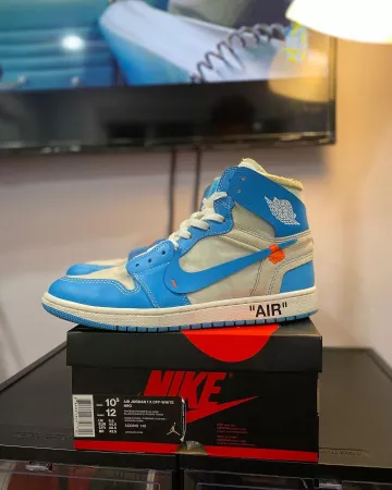 Jordan 1 Retro High Off-White University Blue en la cuenta de Instagram de @bannedsf