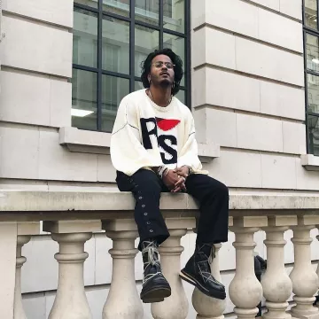 Suéter Raf simons rs usado por sangiev en la cuenta de Instagram de @sangiev 