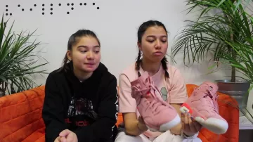 Les sneakers Nike Jordan 6 Retro Aleali May (W) dans la vidéo QUI A LES MEILLEURES SNEAKERS ? PARTIE II