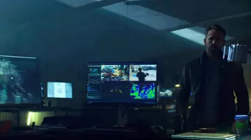 Dell Monitors of One (Ryan Reynolds) in 6 Underground