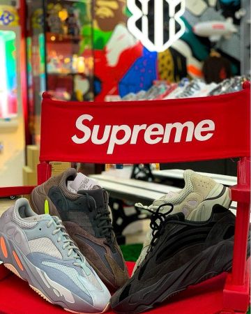 Yeezy 700 V2 Vanta de @kershkicks sur le compte Instagram de @kershkicks