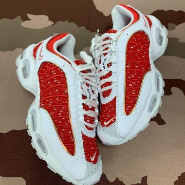 Nike x Supreme Red Tailwind de @clockers_paris sur le compte Instagram de @clockers_paris