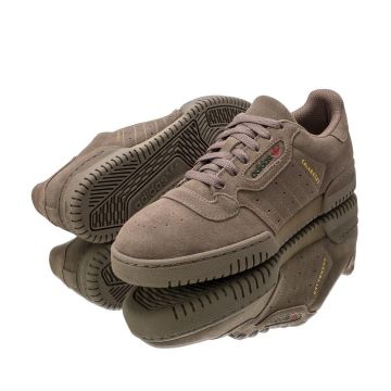 Adidas Yeezy Powerphase Simple Brown en la cuenta de Instagram de @flightclub