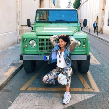 Nike cardigan ld waffle white grey on the account Instagram of @selmakacisebbagh