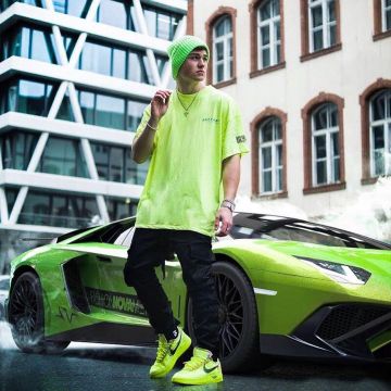 Nike X off-white volt de @sickboosts sur le compte Instagram de @sickboosts