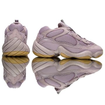 Adidas Yeezy 500 Soft Vision en la cuenta de Instagram de @flightclub