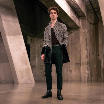 Haider ackermann coat worn by usuallywhatimdressedin on the account Instagram of @usuallywhatimdressedin 