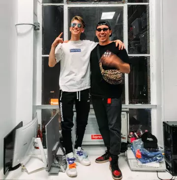 Sneakers Nike Air Jordan 1 Retro High Off-White NRG worn by Blazendary on his account Instagram @giancarlopurch
