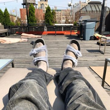 Rick owens x birkenstosh usado por davil tran en la cuenta de Instagram de @btch 