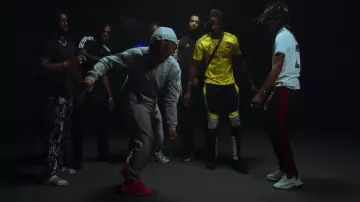 Paire d'Adidas Ozweego Solar Orange porté par Zola dans Zola - Fuckboi (Prod By Kore)