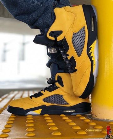Jordan 5 Retro Michigan (2019) en la cuenta de Instagram de @laced_differently
