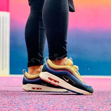 La paire de nike 97 sur le compte Instagram de @sneakersevent