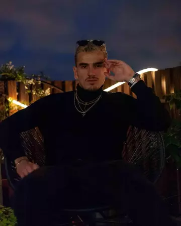 Pull col roulé noir de Lasco sur le compte Instagram de @lascoltf