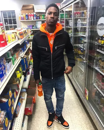 Hoodie orange WillThaRapper on the account Instagram of @willtharapper