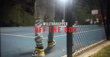 Sneakers Air Jordans black and yellow worn by WillThaRapper on the account Instagram of @willtharapper
