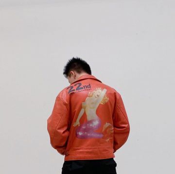 Yohji Yamamoto pink biker leather jacket  porté par vienxnguyen  sur le compte Instagram de @vienxnguyen 