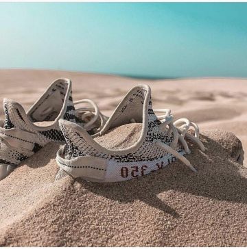 Adidas Yeezy Boost 350 V2 Zebra on the account Instagram of @minicrep