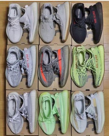 Adidas Yeezy Boost 350 V2 Glow on the account Instagram of @minicrep