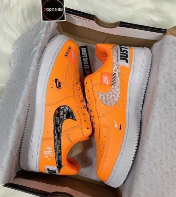 Air Force 1 Low Just Do It Pack Total Orange en la cuenta de Instagram de @zapasgo