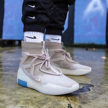 Nike Fear of god Oatmeal worn by maxxc__ on the account Instagram of @maxxc__ 