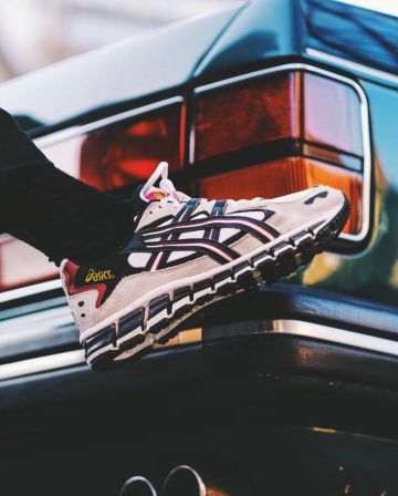 GEL-KAYANO™ 5.360 | ASICS BLANCO/NEGRO en la cuenta de Instagram de @wavefr