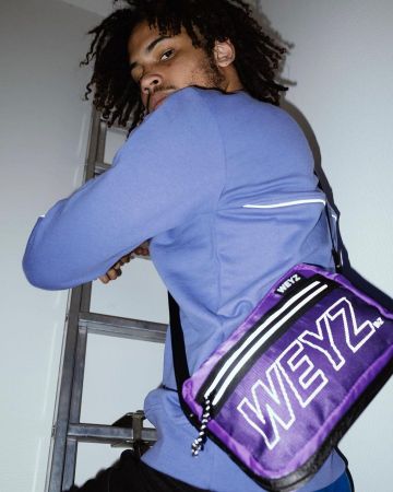 The bag of the brand Weyz worn by Hugo's account on the Instagram of @captain.cook95